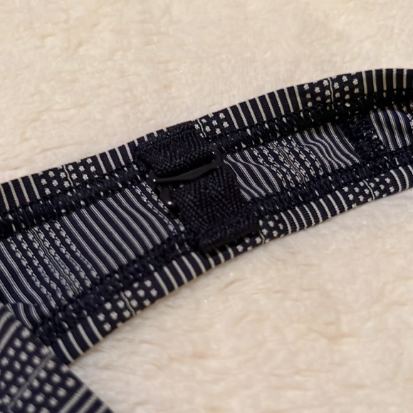 Athleta Side Tie Athletic Top Size XS - Picture 5 of 9